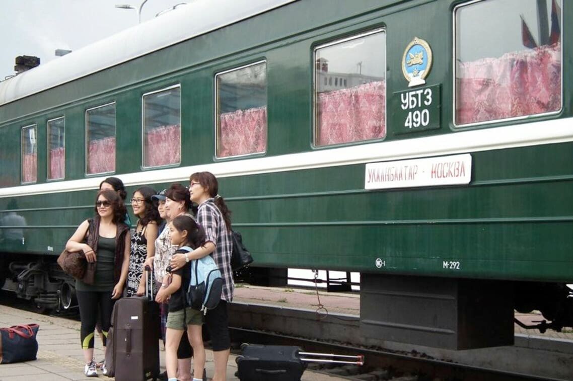ウランバートルーモスクワ間の列車（モンゴル車両）