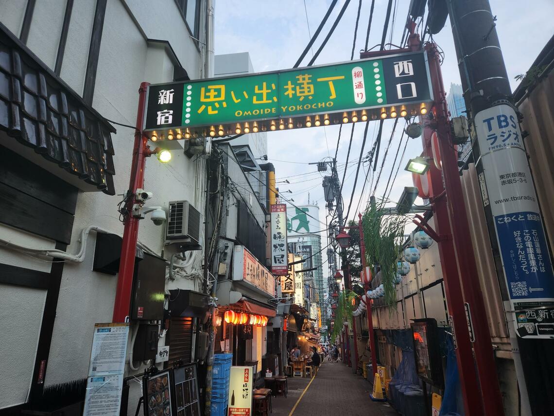 今日はミカンと思い出横丁へ（写真：倉田さん提供）