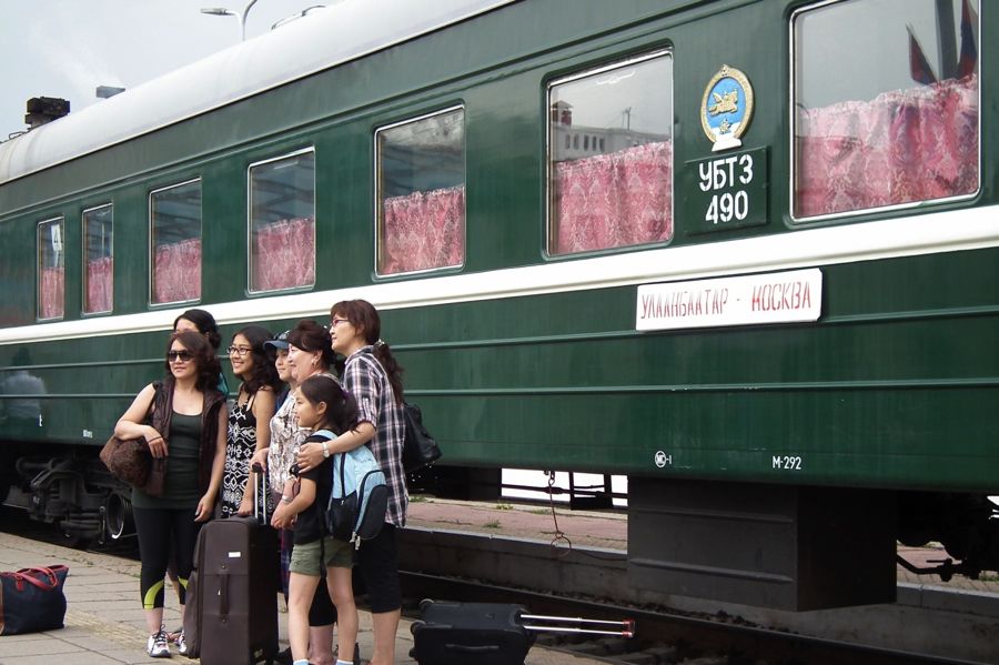 ウランバートルーモスクワ間の列車（モンゴル車両）（写真：谷川一巳）