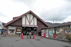 ふもとの強羅駅は山小屋風の外観