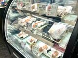 生どらは全部で20種類弱ほどのラインナップが揃う。季節限定フレーバーも人気だ（筆者撮影）