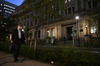 日銀決定｢金融緩和修正や出口ではない｣と首相 後任総裁最もふさわしい人をという基本に尽きる