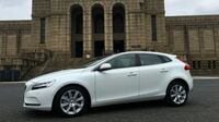 ボルボ｢V40｣最新型に乗ってわかった魅力 シャープなのは｢顔つき｣ばかりじゃない