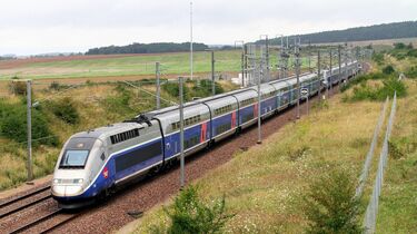 フランスが最新型高速列車を導入しないワケ ドル箱の高速鉄道が抱える