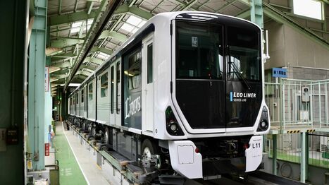 新車登場､西武｢レオライナー｣利用増のカギは何か　廃線求める外資ファンドと大バトル展開の歴史も