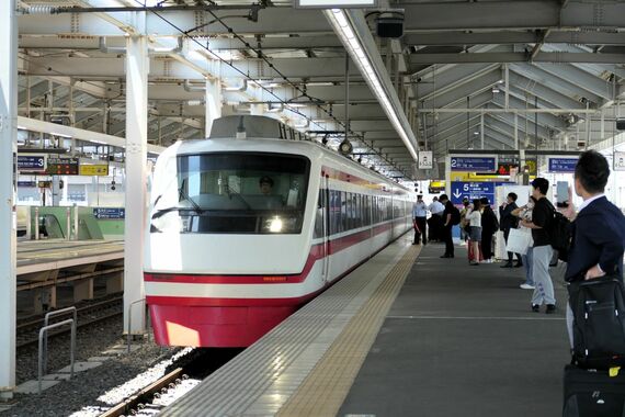 東武太田駅 特急りょうもう ホーム