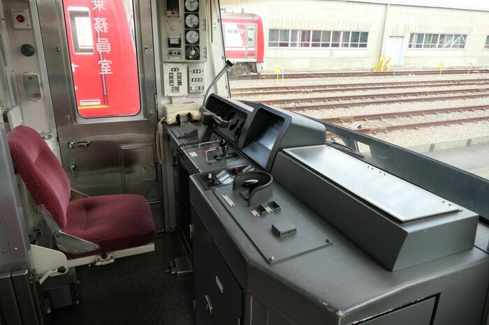 アルミ車（1次車）の運転席