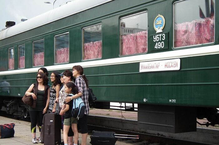 ウランバートルーモスクワ間の列車（モンゴル車両）