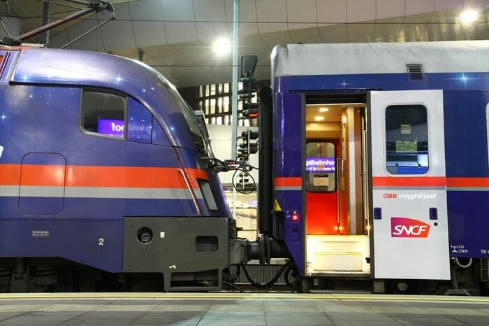 車体にはフランス国鉄を示すSNCFのロゴが入った