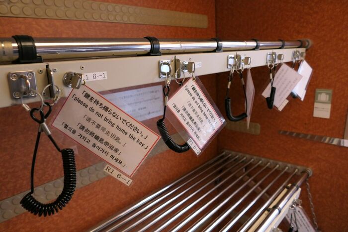 南海ラピートの荷物置き場