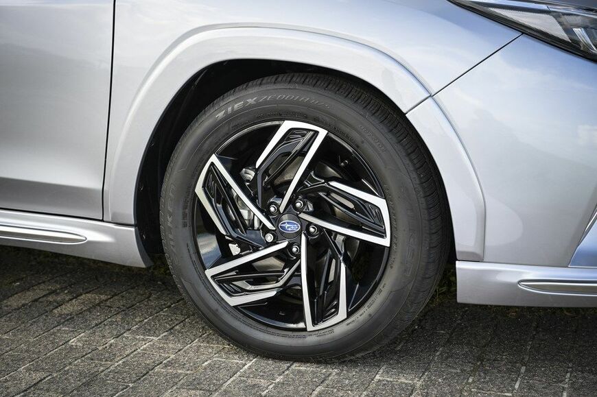 スバル「レヴォーグ レイバック」プレミアムアーバンパッケージ装着車（写真：SUBARU）