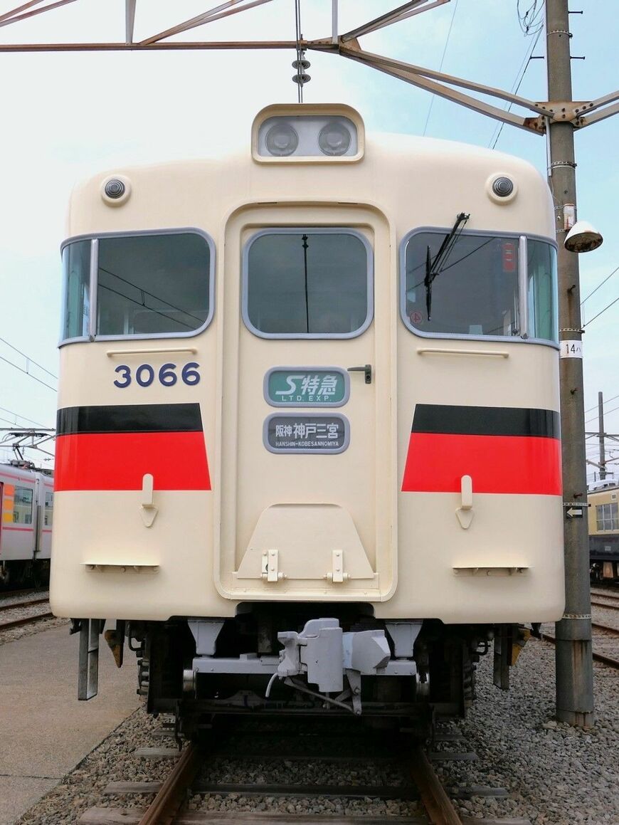 国鉄車両を思い起こさせる前面（記者撮影）