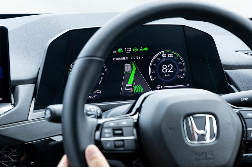 ホンダ量販モデル初のハンズオフ機能を搭載した「アコード e:HEV Honda SENSING 360＋」（写真：三木 宏章）