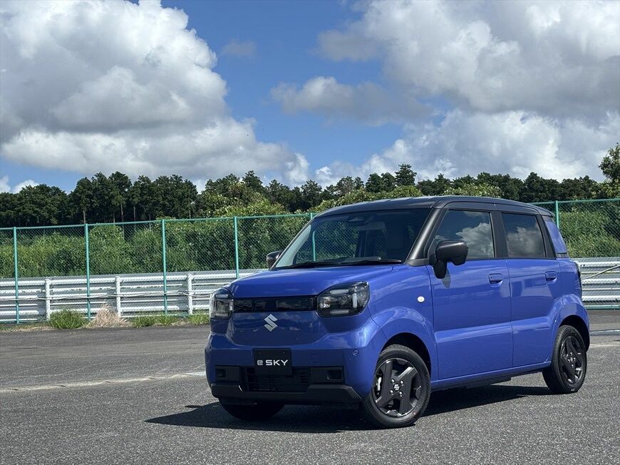 スズキが8月24日に公開した新型軽EV「e SKY」（筆者撮影）