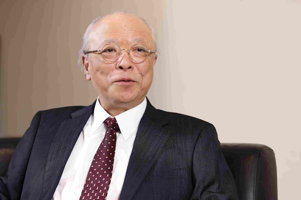 木村 伊量（きむら ただかず）／元朝日新聞社社長、国際医療福祉大学理事。1953年、香川県生まれ。早稲田大学政治経済学部卒業後、朝日新聞社入社。政治部長、東京本社編集局長、ヨーロッパ総局長などを経て、2012年、朝日新聞社代表取締役社長に就任。2016年、英セインズベリー日本藝術研究所シニアフェロー。現在、国際医療福祉大学理事・大学院特任教授。著書に『私たちはどこから来たのか 私たちは何者か 私たちはどこへ行くのか：三酔人文明究極問答』（ミネルヴァ書房）がある（撮影：尾形文繫）