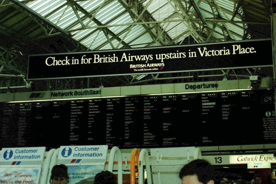 ロンドン・ビクトリア駅の表示板