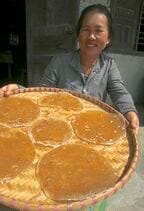 タイアン名物の海藻菓子。「原発が来ると採れなくなるね」