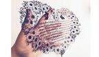 額装してしまうと、切り絵なのかペン画なのかわからない