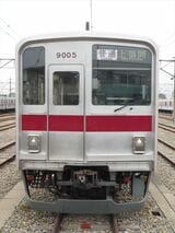 「普通　上福岡行き」の表示（記者撮影）