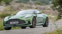 アストン｢DB12｣あえて新ジャンルと称する根拠 グランドじゃ物足りない高級クーペの超進化