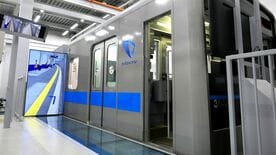 世田谷の閑静な住宅地にある小田急｢拠点｣の裏側　喜多見駅から徒歩5分､屋内に｢電車とホー…