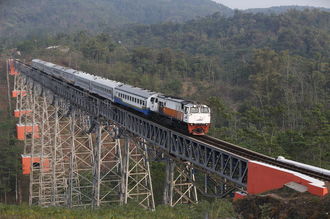 インドネシア高速鉄道､中国案採用に傾く