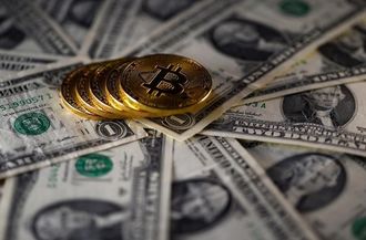 ビットコインが12％超急落､1万5000ドル割れ