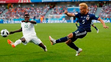 W杯の｢サッカー・スパイク戦争｣が熱すぎる 長友のオーバーラップを可能 ...