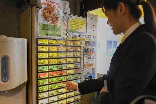 変えなきゃダメ？｣ラーメン店を悩ます新札導入 1台約200万円…新札対応