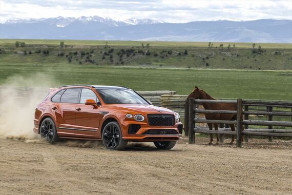 大きく重たいボディを思いどおりにコントロールできる楽しさがある(写真:Bentley Motors)