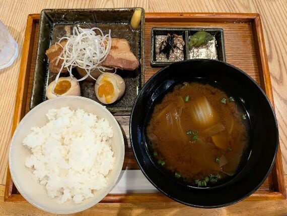 竈門ご飯 一穀 豚の角煮定食