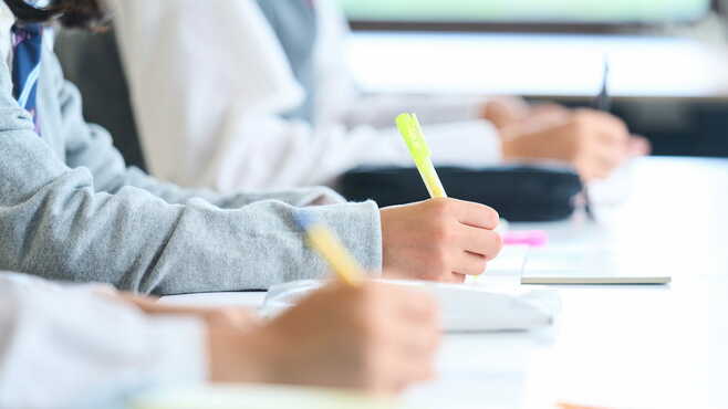 世界的な学力調査｢TIMSS2023｣､日本は上位維持も｢理数系の興味関心｣で男女差