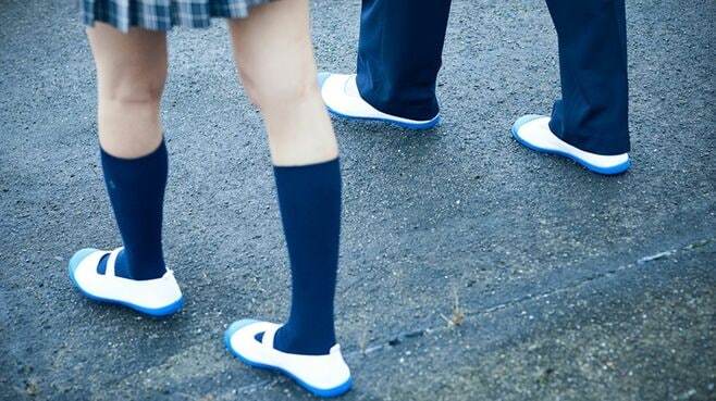 女子生徒｢ズボン着用｣に届出が必要な校則の異常