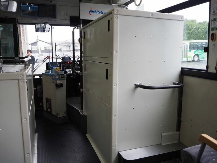 車内に設置したバッテリーパック