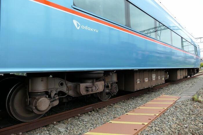 車体の裾部分がわずかに張り出したデザイン