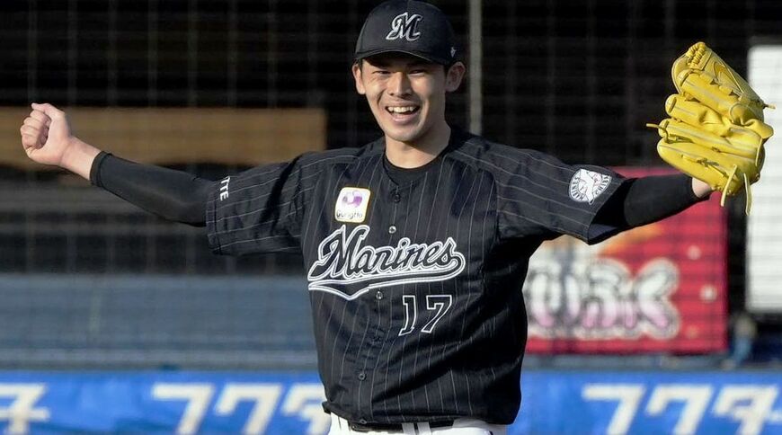 オリックス戦で史上最年少の完全試合を達成したロッテ・佐々木朗希投手。13者連続奪三振のプロ野球新記録も樹立した。4月10日、ZOZOマリンスタジアム（写真：共同通信社）