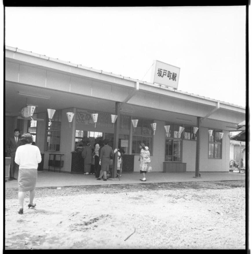 1965年頃の坂戸町駅改札口。現在でいう北口しかなかった（写真：東武博物館）
