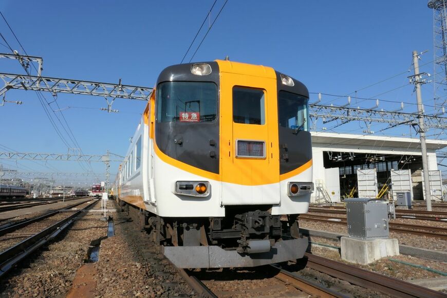 近鉄　ビスタカー　30000系　外観