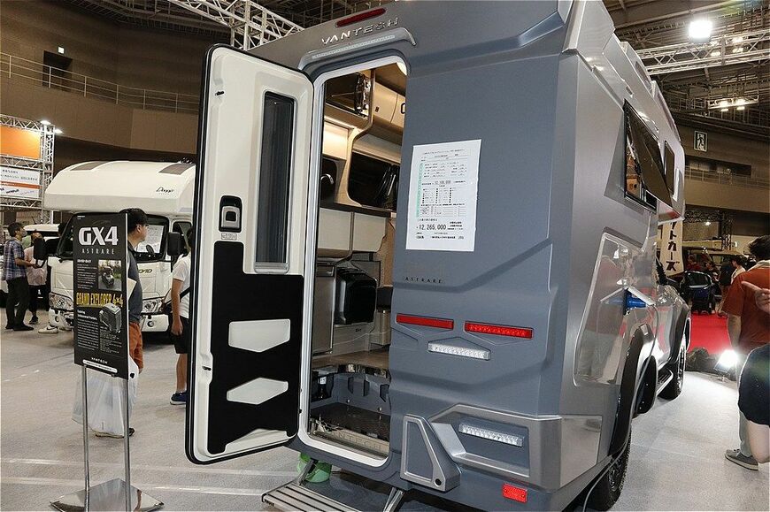 バンテックの高級キャンピングカー「アストラーレGX４」（筆者撮影）