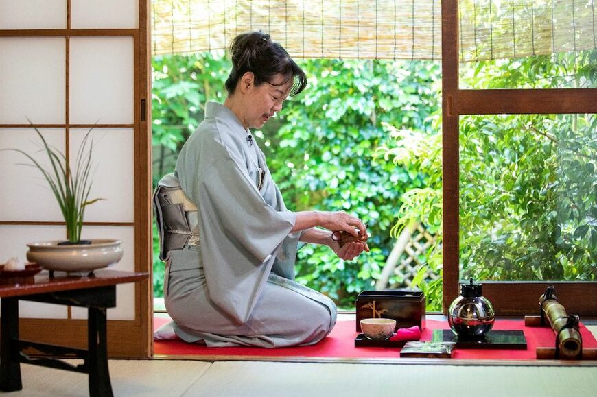 小西雅子 茶箱「雪」のお点前 東京杉並区の茶室「星岡」にて（c）WWF Japan