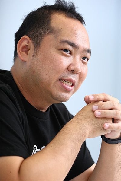 小泉 文明（こいずみ ふみあき）／メルカリ人事担当取締役。早稲田大学商学部卒業後、大和証券SMBCにてミクシィやDeNAなどのネット企業のIPOを担当。2007年よりミクシィにジョインし、取締役執行役員CFOとしてコーポレート部門全体を統轄する。2012年に退任後はいくつかのスタートアップを支援し、2013年12月株式会社メルカリに参画。2014年3月取締役就任