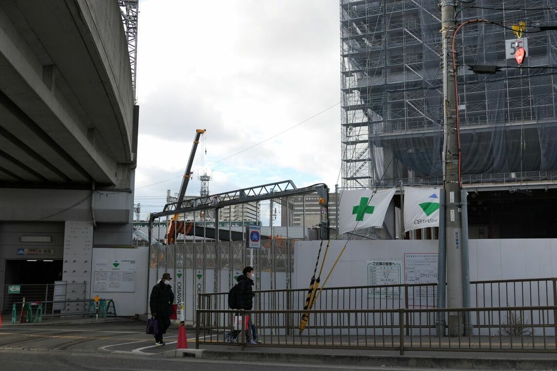 交野線の高架下付近から見た第3工区（記者撮影）