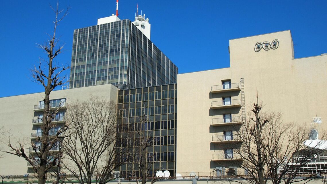 日本新聞協会は「NHKプラス」の必須業務化にも反対だし、テキストニュースは廃止せよ、と主張している(写真:シンボリック/PIXTA)