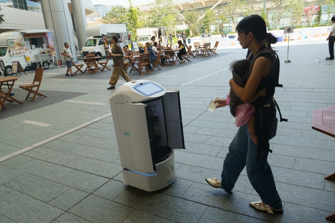 広場を訪れた人