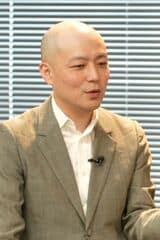 麻生要一アルファドライブ代表取締役社長兼CEO。2018年に起業家に転身し、アルファドライブを創業。創業後7年で、200社を超える日本を代表する大手企業での新規事業開発を支援し、創出に携わった新規事業プロジェクト数は2万を超える。最新刊『新規事業の経営論』は発売前に増刷が決まるなど、発売当初から大きな話題を呼んでいる。（画像：YouTube『新規事業・人』より）