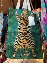 トラの敷物柄トートバッグ（筆者撮影）