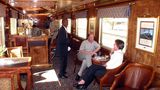 南アフリカの豪華寝台列車「ザ・ブルートレイン」のバーラウンジ車内（筆者撮影）