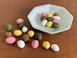 昭和40年代のジャックは、かりんとうを水あめで包み込んだ棒菓子「奉天」や、えんどう豆を5色の糖衣でくるんだ「五色豆」などを製造していた。中野さんは働く父の背中と、菓子製造の大きなドラムが回っていた風景を覚えている（写真は五色豆のイメージ）