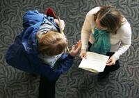 米労働市場、着実な改善続く 米新規失業保険申請件数､33.9万件に