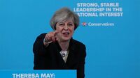 英メイ首相が6月総選挙にカジを切った理由 対決しようとしているのは強硬派か穏健派か